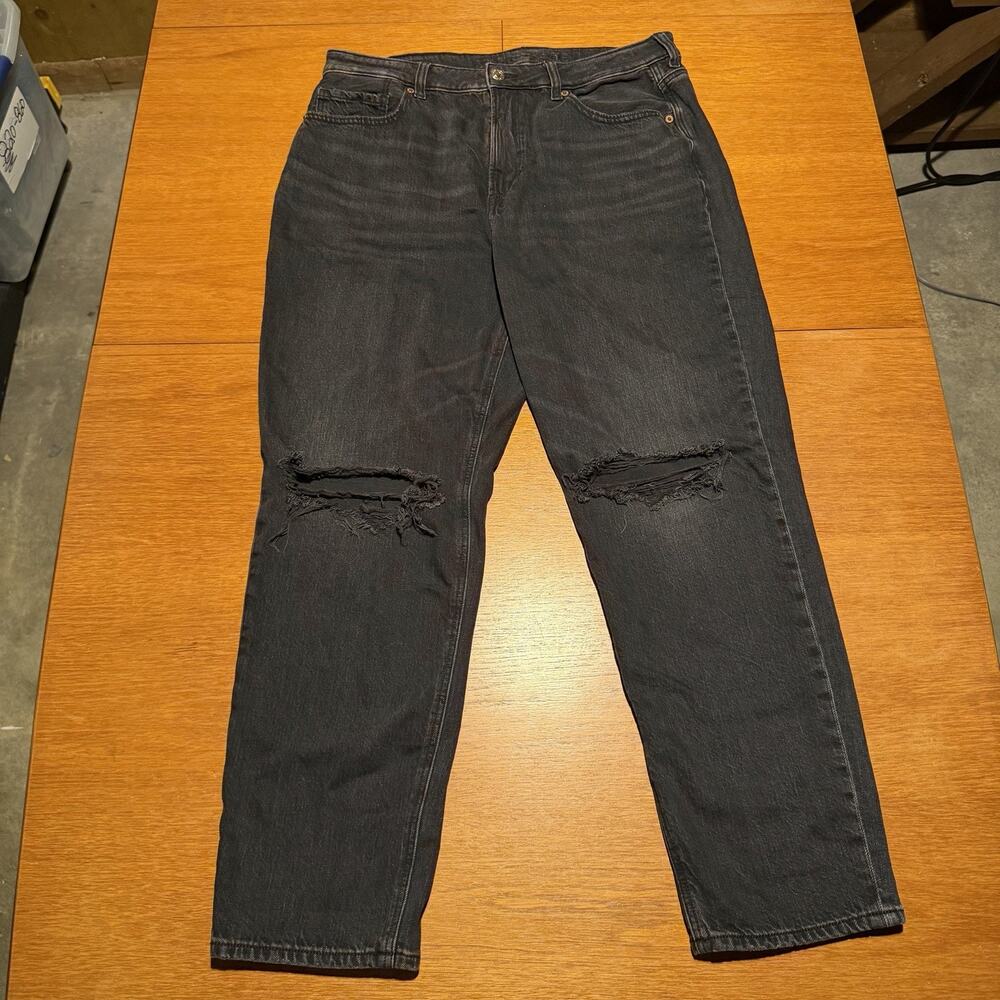 American Eagle Strigid Black Distressed Denim Mom Jeans Stretch Women's 14 Short